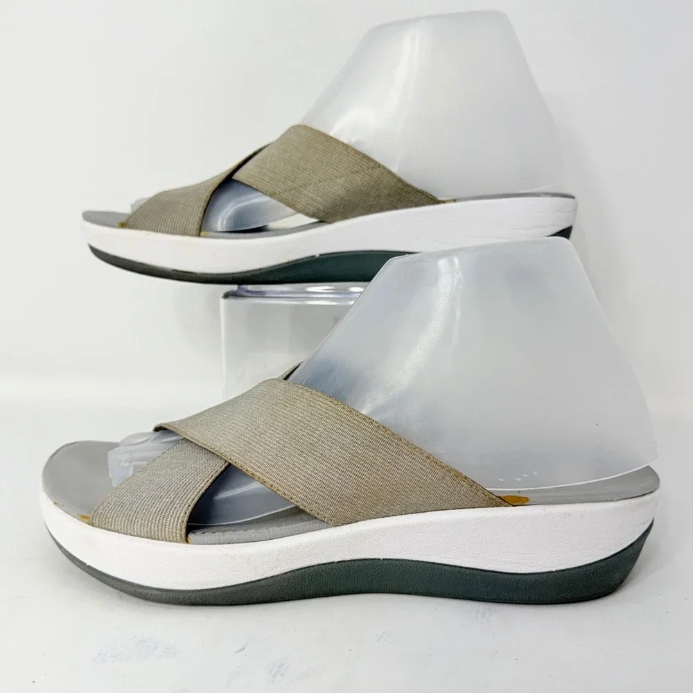Clarks Cloudsteppers Arla Glison Women 8 M Taupe Metallic Elastic Slide Sandals